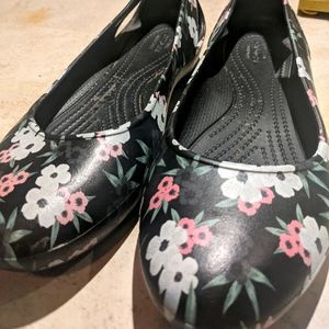 Size 11 Crocs Flats